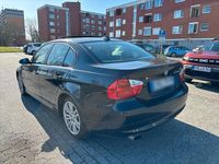 Gebraucht BMW 318 143 PS (105 kW) 2008 Schwarz Limousine