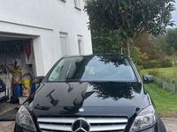 Gebraucht Mercedes B180 122 PS (89 kW) 2013 Schwarz Van / Kleinbus