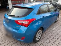 Gebraucht Hyundai i30 110 PS (80 kW) 2015 Blau Limousine