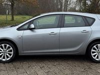 Gebraucht Opel Astra Active 100 PS (73 kW) 2013 Grau Limousine