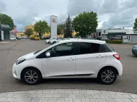 Gebraucht Toyota Yaris Club 72 PS (52 kW) 2019 Schneeweiß Limousine