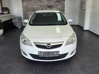 Gebraucht Opel Astra Design Edition 101 PS (74 kW) 2012 Weiß Limousine