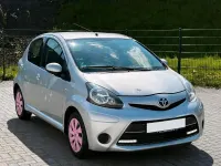 Gebraucht Toyota Aygo 68 PS (50 kW) 2012 Silber Kleinwagen
