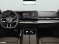 Gebraucht BMW 550e M Sport 489 PS (359 kW) 2025 Schwarz Kombi