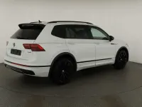 Gebraucht VW Tiguan Allspace R-line 190 PS (139 kW) 2023 Oryxweiß perlmutteffekt SUV