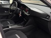 Neu Opel Mokka 145 PS (106 kW) 2025 Arktis weiß uni / schwarzes dach arktis weiß uni / schwarzes dach SUV