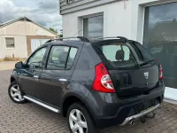 Gebraucht Dacia Sandero Stepway 84 PS (61 kW) 2012 Grau SUV