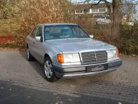 Gebraucht Mercedes E220 150 PS (110 kW) 1992 Silber Limousine