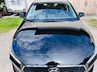 Gebraucht Hyundai i30 Select 99 PS (72 kW) 2018 Schwarz Limousine