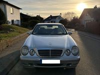 Gebraucht Mercedes E200 163 PS (119 kW) 2001 Silber Limousine
