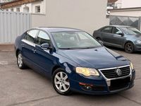 Gebraucht VW Passat 140 PS (102 kW) 2008 Blau Limousine