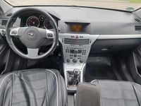 Second-hand Opel Astra 125 CP (91 kW) 2004 Argintiu Hatchback