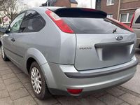 Gebraucht Ford Focus Trend 80 PS (58 kW) 2005 Cosmicsilber metallic Kleinwagen