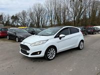 Gebraucht Ford Fiesta Titanium 95 PS (69 kW) 2015 Weiß Kleinwagen