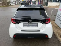 Gebraucht Toyota Yaris Plus 131 PS (96 kW) 2025 Platinweiß / schwarz Kleinwagen