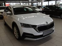 gebraucht Skoda Octavia COMBI SCOUT 2,0TDI*4X4*LED*SPUR*HEAD-UP