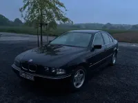 Używany BMW 520 Basis 150 KM (110 kW) 1998 Czarny Sedan/Limuzyna
