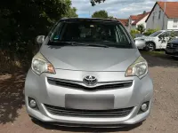 Gebraucht Toyota Verso-S 90 PS (66 kW) 2012 Silber Van / Kleinbus