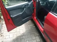 Usado Ford Focus 75 CV (55 kW) 2002 Rojo Familiar