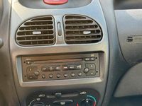 Gebraucht Peugeot 206 CC 109 PS (80 kW) 2003 Silber Cabrio