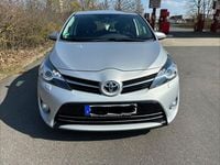 Gebraucht Toyota Verso Edition-S 147 PS (108 kW) 2017 Silber Van / Kleinbus