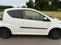 Gebraucht Citroën C1 Tendance 68 PS (50 kW) 2013 Weiß Kleinwagen