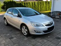 Gebraucht Opel Astra Edition 101 PS (74 kW) 2012 Silber Limousine