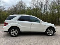 Gebraucht Mercedes ML300 204 PS (150 kW) 2011 Weiß SUV