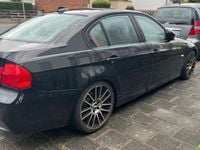 Gebraucht BMW 318 Sport Line 143 PS (105 kW) 2011 Schwarz Limousine