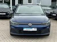 Gebraucht VW Golf VIII Life 150 PS (110 kW) 2022 Atlantik blue metallic Kombi
