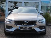 Gebraucht Volvo V60 CC Basis 250 PS (183 kW) 2024 Silber Kombi