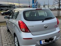 Gebraucht Hyundai i20 Edition 86 PS (63 kW) 2013 Grau Kleinwagen