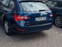 Gebraucht Skoda Superb Active 150 PS (110 kW) 2019 Blau Kombi