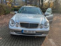 Gebraucht Mercedes E240 177 PS (130 kW) 2003 Silber Limousine
