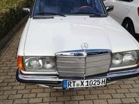 Gebraucht Mercedes E280 177 PS (130 kW) 1977 Weiß Limousine