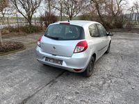 Gebraucht Renault Clio II Dynamique 75 PS (55 kW) 2010 Silber Limousine