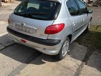 Usado Peugeot 206 75 HP (55 kW) 2004 Prateado Sedan