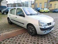 Gebraucht Renault Clio II 82 PS (60 kW) 2004 Silber Kleinwagen