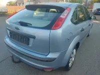 Usado Ford Focus Trend 101 CV (74 kW) 2005 Azul Berlina