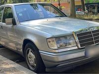 Gebraucht Mercedes E230 132 PS (97 kW) 1991 Silber Limousine