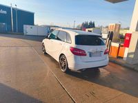 Gebraucht Mercedes B200 Urban 156 PS (114 kW) 2016 Weiß Van / Kleinbus