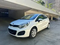 Gebraucht Kia Rio 75 PS (55 kW) 2015 Weiß Limousine