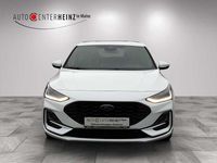 Używany Ford Focus ST-Line 125 KM (91 kW) 2022 Biały Sedan/Limuzyna