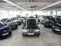 Gebraucht Mercedes E220 150 PS (110 kW) 1992 Schwarz Limousine