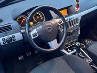 Gebraucht Opel Astra 115 PS (84 kW) 2006 Rot Limousine