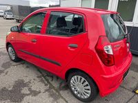 Gebraucht Hyundai i10 Edition 69 PS (50 kW) 2012 Rot Kleinwagen