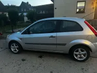 Gebraucht Ford Fiesta 69 PS (50 kW) 2005 Silber Kleinwagen