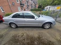 Usata Mercedes E200 163 CV (119 kW) 2006 Argento Berlina