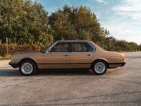 Second-hand BMW 735 211 CP (155 kW) 1982 Bej Berlinǎ