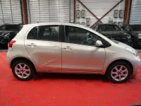 Gebraucht Daihatsu Charade 101 PS (74 kW) 2012 Beige Limousine